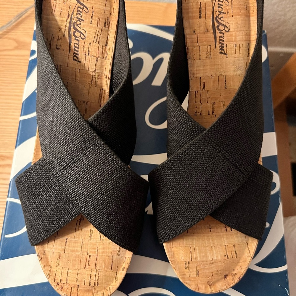 Lucky Brand Black Cross-Strap Sandals